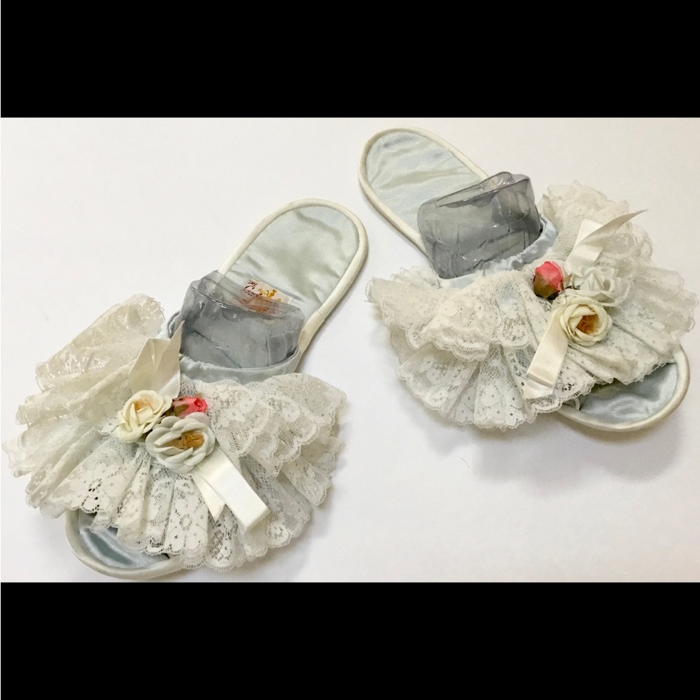 Elegant White Lace Women's Slippers